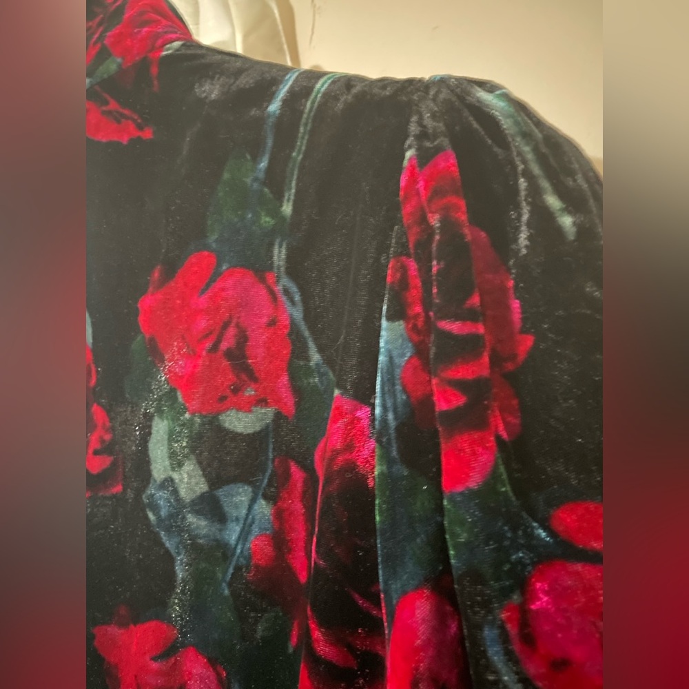 Torrid Black and Rose Velvet Duster - Picture 4 of 10